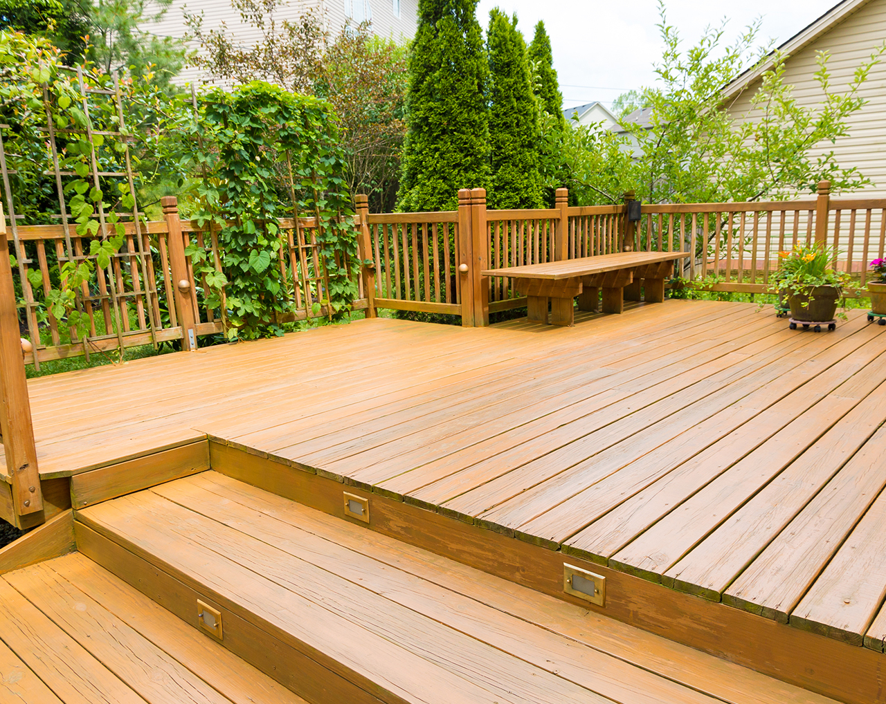 New,Red,Cedar,Outdoor,Wooden,Deck,During,Nice,Weather,In