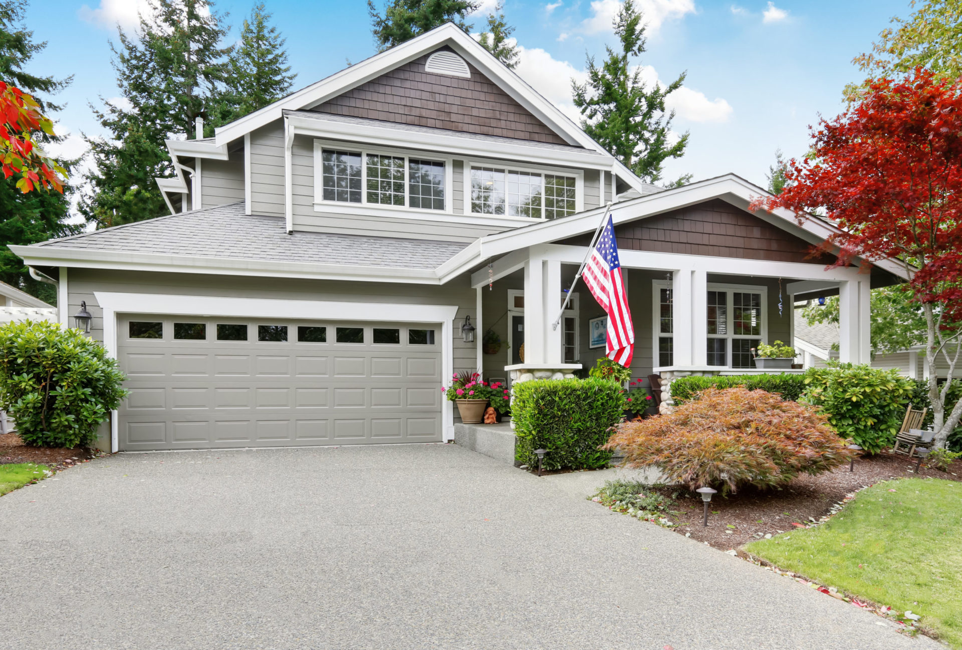 Nice,Curb,Appeal,Of,Grey,House,With,Garage,And,Driveway.