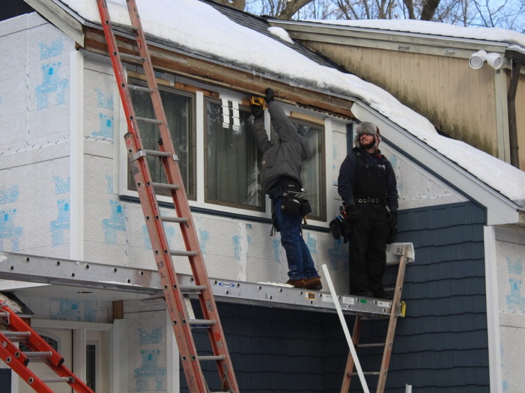 IMG_6684 Roofers working in the winter